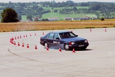 Pruebas con el ESP en un viejo Mercedes de mediados de los 90.