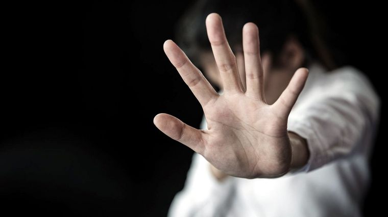 La violencia vicaria es la que está destinada a hacer daño a la mujer cercenando los derechos y violentando a hijos e hijas. Foto: Shutterstock