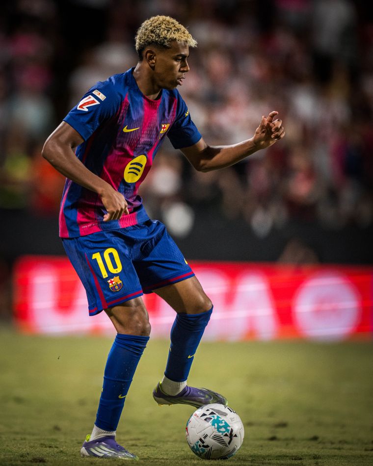 Lamine Yamal fue desafectado de la Selección española por un tratamiento médico no autorizado. Lamine Yamal fue desafectado de la Selección española por un tratamiento médico no autorizado.