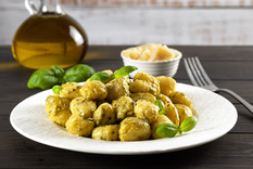 Cómo lograr gnocchi de patata suaves con un pesto cremoso Foto: Shutterstock