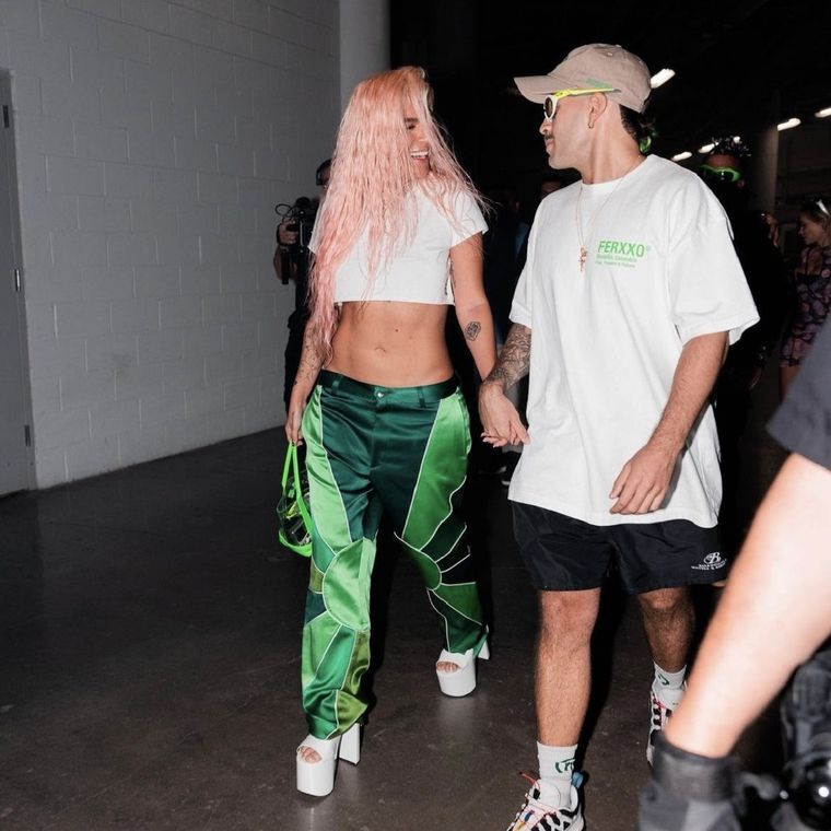 El emotivo gesto de la familia de Karol G en el show de Feid Karol G y Feid blanquearon su relación hace unos días atrás. Foto: TWITTER