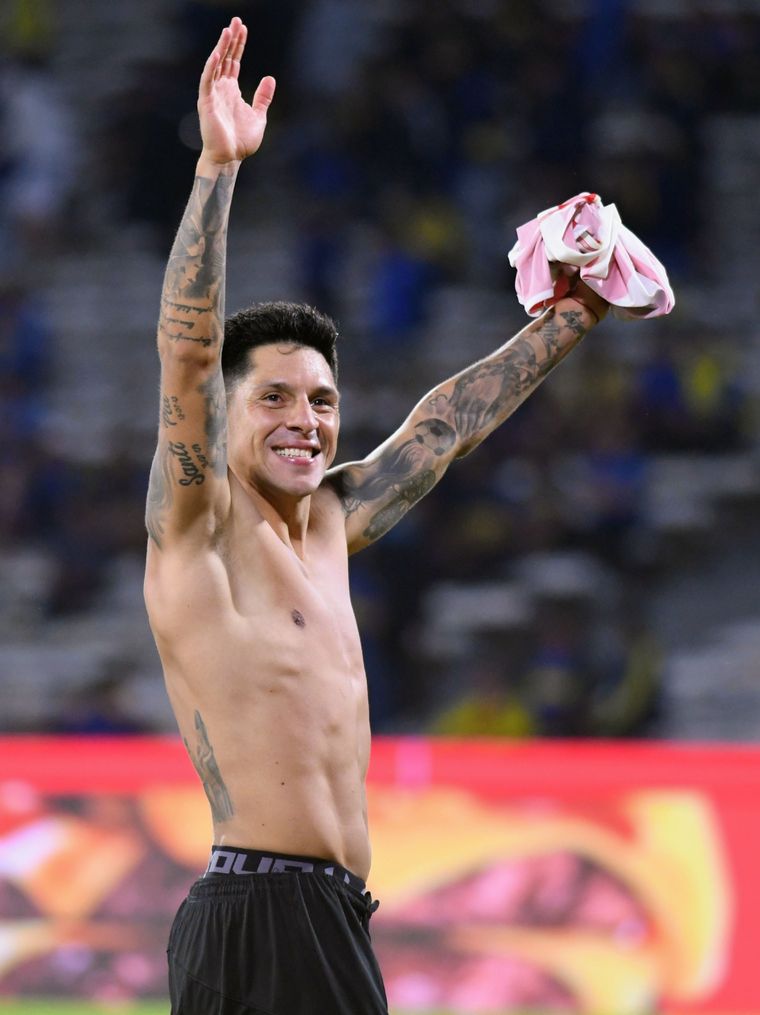 El festejo picante de Enzo Pérez contra Boca. Foto: FotoBaires