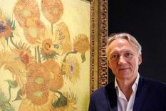 Willem van Gogh con el famoso cuadro Los Girasoles. Foto: GETTY IMAGES Foto: GETTY IMAGES