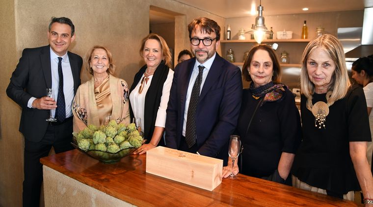 No te pierdas las fotos y el video, al final de la nota, para ver quiénes compartieron un encuentro de amigos con el embajador Foto: ALF PONCE MERCADO / MDZ