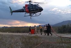 El fuego sobre los campos a la vera de la ruta 52 están siendo contenidos. Foto: Gentileza El fuego sobre los campos a la vera de la ruta 52 están siendo contenidos. Foto: Gentileza