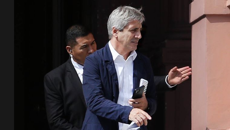 Luis Caputo explicó el motivo por el que cayeron las reservas del Central Foto: NA