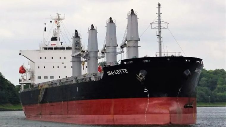 El buque cerealero INA-LOTTE encendió las alarmas por supuestos infectados con viruela del mono Foto: X