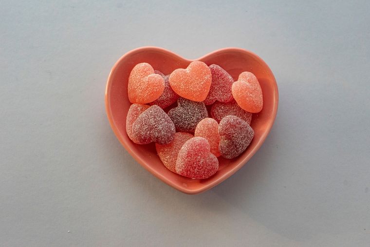 Descubrí la receta de bombones de frutas perfectos para regalar o compartir.