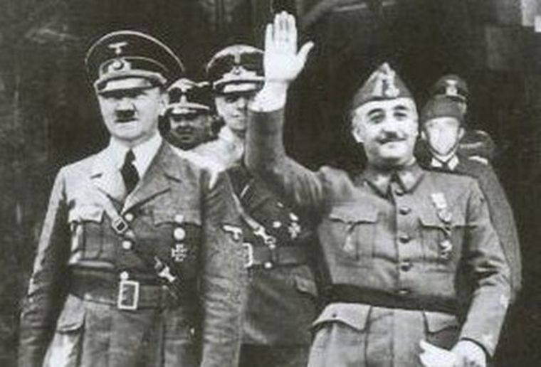 Franco, aquí, con su amigo Adolf Hitler.