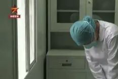conmovedor video: le dicen que murio su madre y debe volver a trabajar
