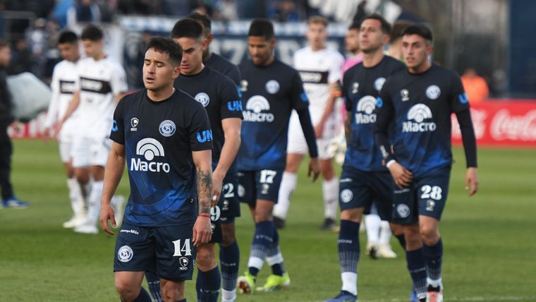 Independiente Rivadavia sumó una nueva derrota. Foto: Santiago Tagua / MDZ