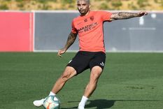 tras la polemica, gran gesto de banega con los mas necesitados