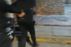 El momento en que detuvieron a los sospechosos El momento en que detuvieron a los sospechosos