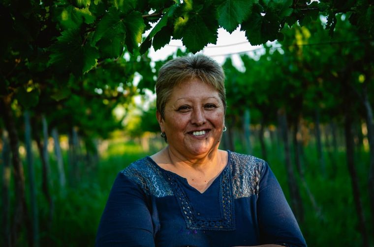 Ana Maya, trabajadora de viña. Está a unos meses de jubilarse. Si aprueban la Ley Base queda sin la posibilidad de hacerlo. Foto: Casandra Martínez