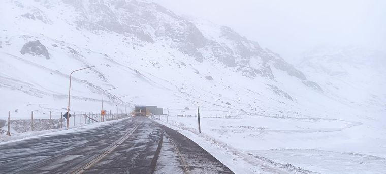 La ruta del lado argentino está despejada, pero no se puede cruzar al vecino país Foto: Gentileza
