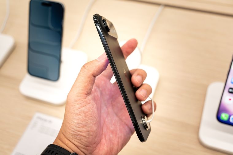 El diseño del iPhone Air busca diferenciar a Apple, pero los usuarios prefieren autonomía y potencia. El diseño del iPhone Air busca diferenciar a Apple, pero los usuarios prefieren autonomía y potencia.
