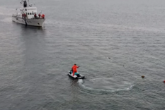 La Prefectura Naval Argentina despliega un gran operativo en Puerto Madryn. La Prefectura Naval Argentina despliega un gran operativo en Puerto Madryn.