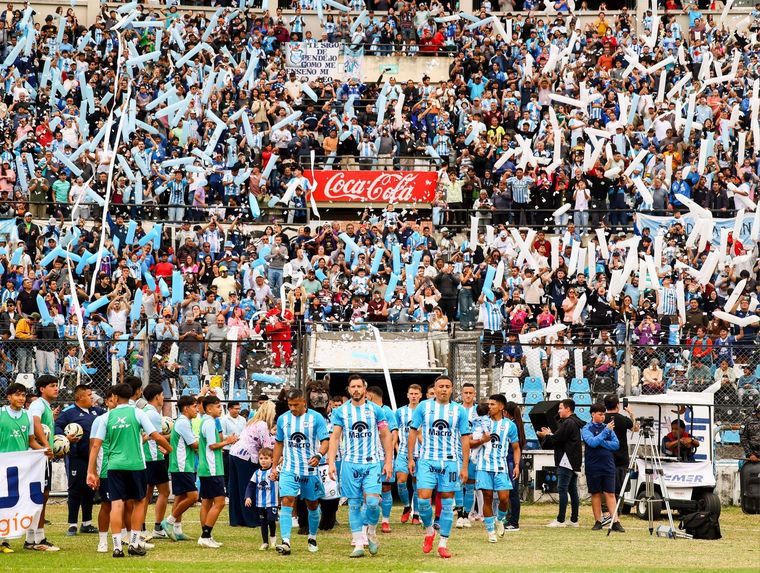 El Lobo norteño viene de ganarle a Central Norte y quedó puntero de la zona A de la Primera Nacional. El Lobo norteño viene de ganarle a Central Norte y quedó puntero de la zona A de la Primera Nacional.