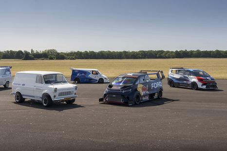 Por primera vez, Ford reunió en el mismo evento las cinco generaciones de la Van de alto rendimiento, mostrando su evolución. Por primera vez, Ford reunió en el mismo evento las cinco generaciones de la Van de alto rendimiento, mostrando su evolución.