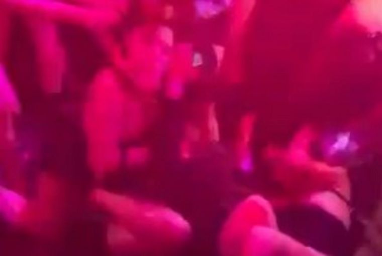 La batalla campal ocurrió en la discoteca Teos.