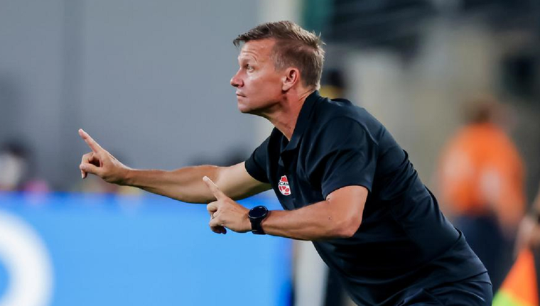 El DT habló tras la derrota con el elenco nacional. Foto: EFE