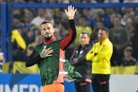 El Pipa Benedetto volvió a la Bombonera a casi dos años de su salida de Boca.