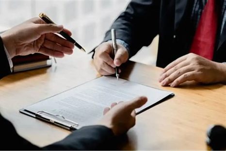 Se firmaron mas de 100 fusiones y adquisiciones de empresas Se firmaron mas de 100 fusiones y adquisiciones de empresas