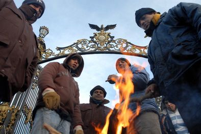 MDZol | Apsotados en los portones de Parque piden un nuevo aumento. Foto: Nacho Gaffuri / MDZ