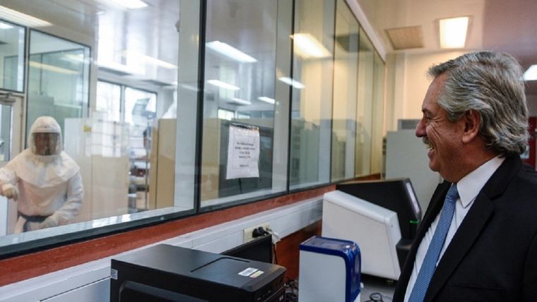 Alberto irá al laboratorio donde se desarrolló el suero inmune