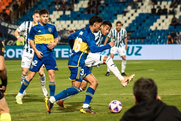 Boca y Talleres se vuelven a cruzar en la Copa Argentina. Foto: Santiago Tagua/MDZ