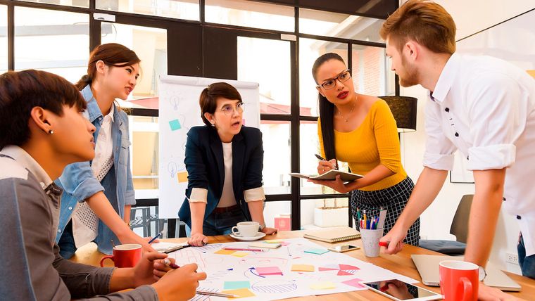 El nuevo liderazgo no se mide por cuántos procesos automatiza, sino por cuánto bienestar genera. El nuevo liderazgo no se mide por cuántos procesos automatiza, sino por cuánto bienestar genera.