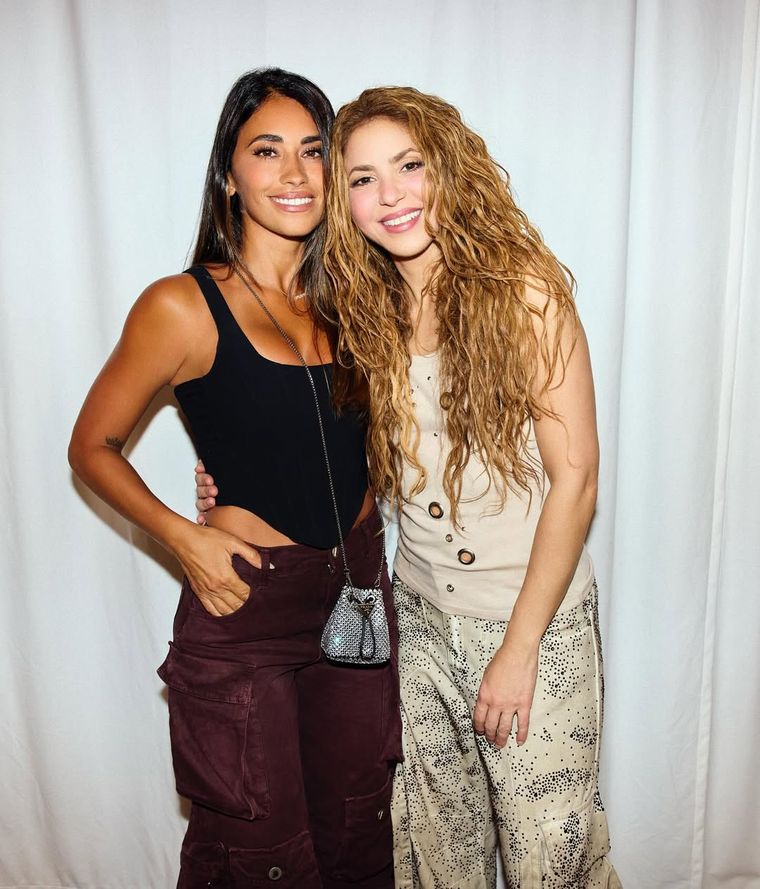 Antonela Roccuzzo y Shakira, juntas en Miami.