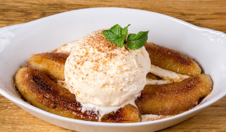 Sencillez y sabor plátanos caramelizados y helado Sencillez y sabor: plátanos caramelizados y helado, tus nuevos favoritos Foto: Shutterstock