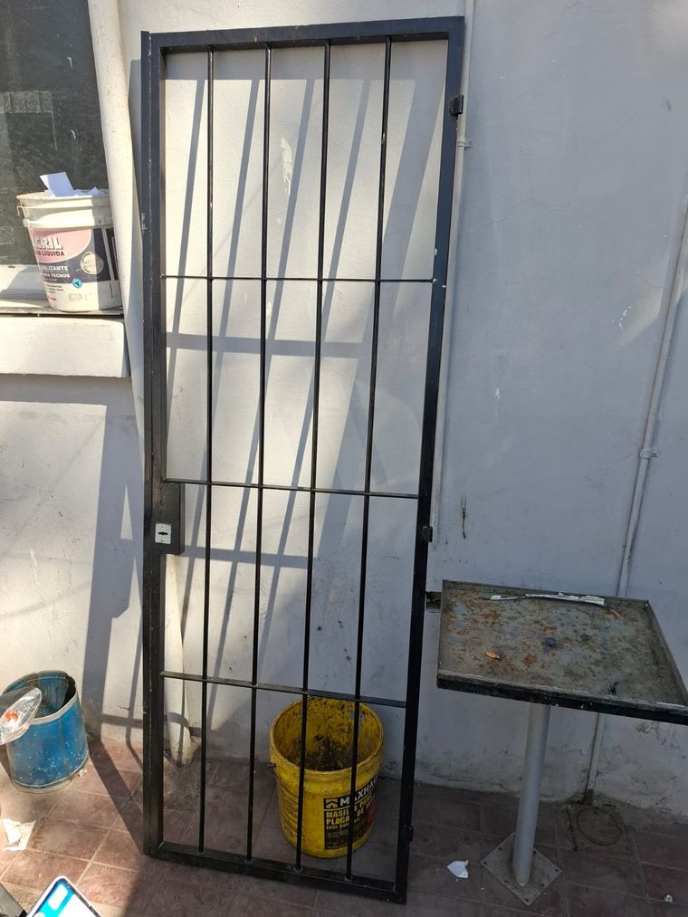 Un hombre fue detenido en Las Heras al ser sorprendido cuando intentaba vender una reja robada Foto: Gentileza