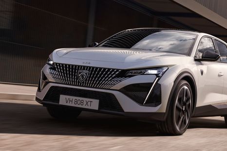 Nuevo PEUGEOT E-408: el fastback eléctrico de 213 CV llega con 456 km de autonomía Nuevo PEUGEOT E-408: el fastback eléctrico de 213 CV llega con 456 km de autonomía