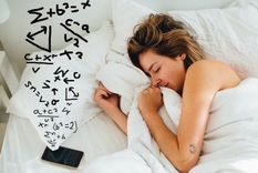 Mientras duermes, puedes ceder la capacidad de hacer operaciones de tu celular.