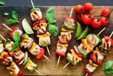 En simples pasos lúcete con estas sabrosas brochetas de verduras Foto: Shutterstock