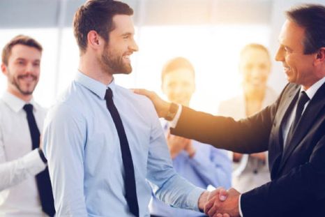 Las empresas suelen creer que una transformación comienza cuando incorporan una nueva tecnología, rediseñan procesos o lanzan una nueva estrategia. Las empresas suelen creer que una transformación comienza cuando incorporan una nueva tecnología, rediseñan procesos o lanzan una nueva estrategia.