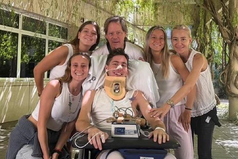 Los papás de Juan Cruz, sus hermanas y su novia, incondicionales. Los papás de Juan Cruz, sus hermanas y su novia, incondicionales.