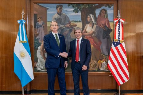 Scott Bessent y Luis Caputo tras negociar los términos del salvataje vía swap.&nbsp;
