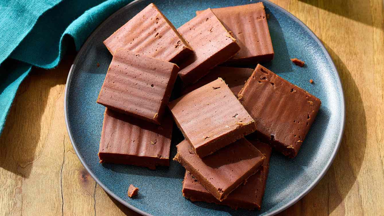 Pura locura de cacao: receta de fudge de chocolate para antojos urgentes. Pura locura de cacao: receta de fudge de chocolate para antojos urgentes.