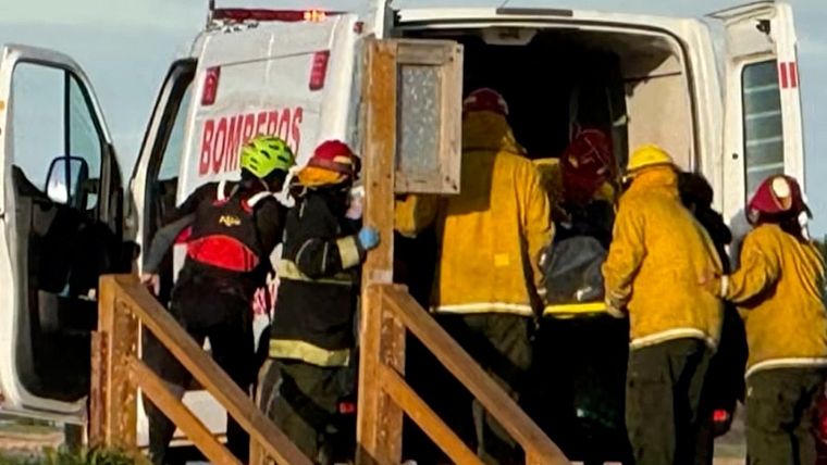 Las autoridades encontraron a cuatro de los cinco pescadores muertos, mientras que el restante continúa desaparecido. Las autoridades encontraron a cuatro de los cinco pescadores muertos, mientras que el restante continúa desaparecido.