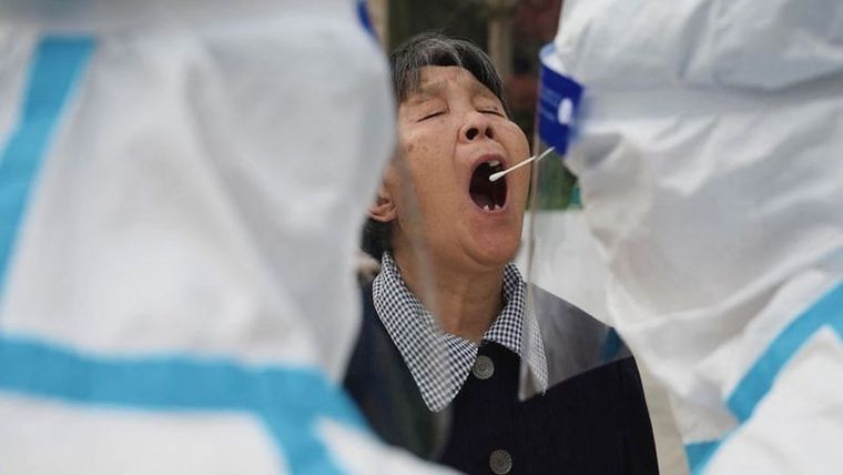 Los residentes del distrito más grande de Pekín se someterán a tres rondas de test masivos esta semana. Foto: GETTY IMAGES