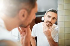 Lo principal que piden los hombres a la hora de usar cremas es que no sean pegajosas ni muy perfumadas. Fuente. Esquire Foto: Mens Health