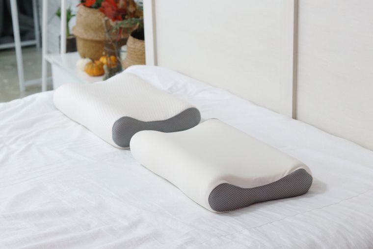 Las almohadas cervicales son perfectas para calmar dolores y disminuir ronquidos. Las almohadas cervicales son perfectas para calmar dolores y disminuir ronquidos.