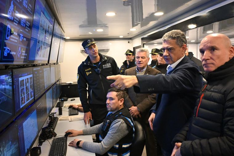 El jefe de Gobierno porteño, Jorge Macri, supervisó el operativo en el centro de trasbordo de Constitución. El jefe de Gobierno porteño, Jorge Macri, supervisó el operativo en el centro de trasbordo de Constitución.
