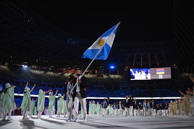 Carranza y Lange fueron los abanderados argentinos en la inauguración. Foto: Deportes Argentina