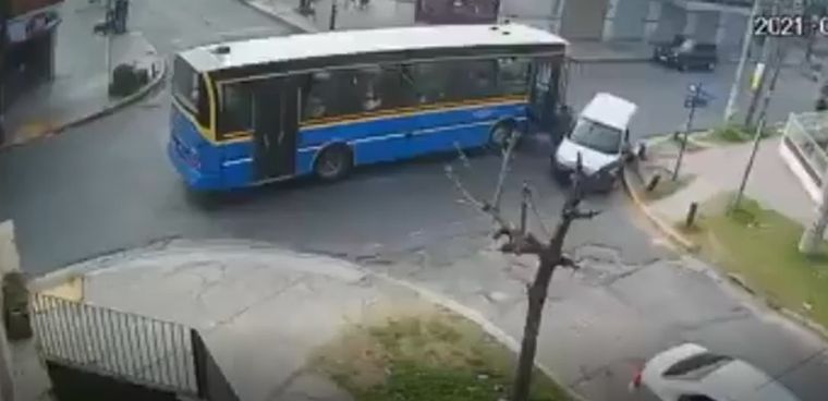 Los vecinos solicitan la instalación de un semáforo en la esquina