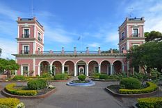 El Palacio San José fue residencia de Justo José de Urquiza y hoy funciona como museo histórico nacional.