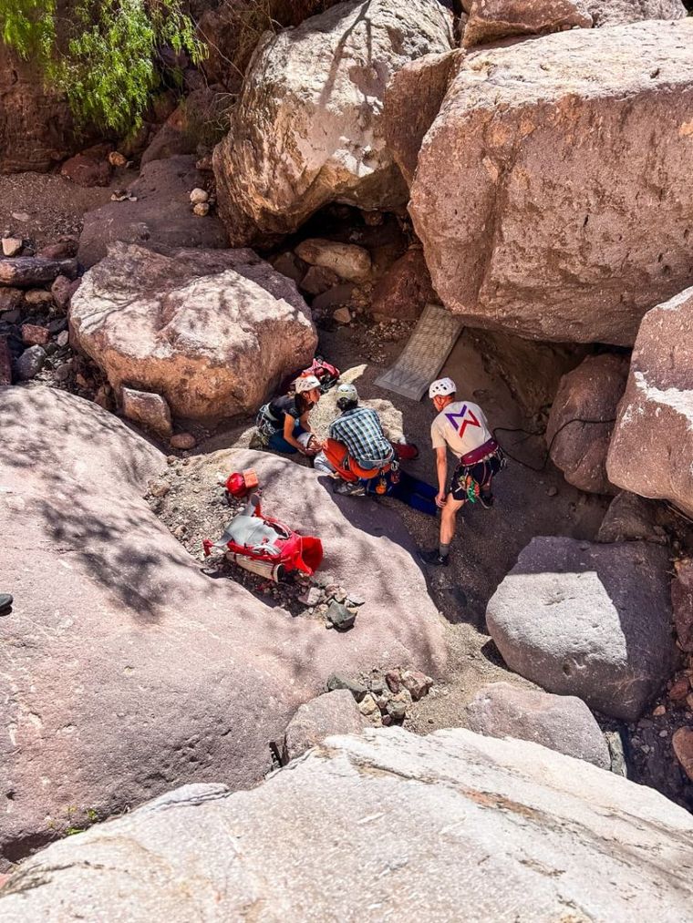 Las actividades de montaña implican riesgos, a pesar de cualquier preparación previa. Las actividades de montaña implican riesgos, a pesar de cualquier preparación previa.